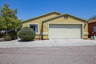 405 E Geronimo Bluff Loop in Tucson, AZ - Building Photo