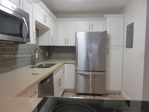 9974 N Kendall Dr in Miami, FL - Building Photo - Building Photo
