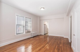 1830 R Apartments in Washington, DC - Building Photo - Building Photo