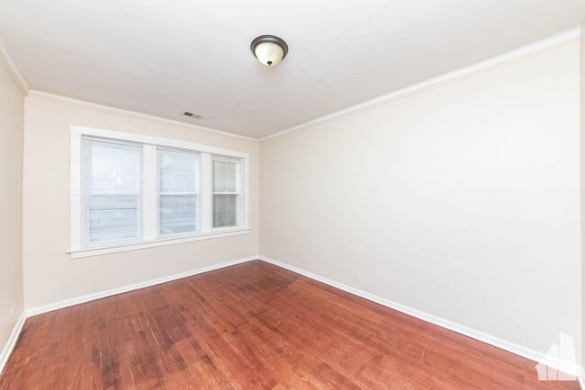 3749 W Sunnyside Ave, Unit 2