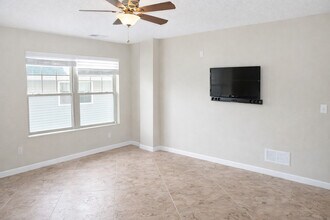 Eagle Crossing Luxury Apartments in Minneapolis, MN - Building Photo - Building Photo