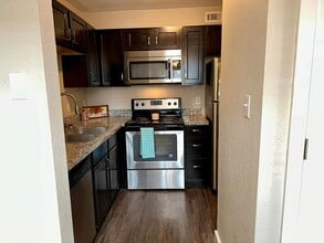 325 E NUGGET LLC (Lakeshore) (lakeshor) in Oklahoma City, OK - Foto de edificio - Interior Photo