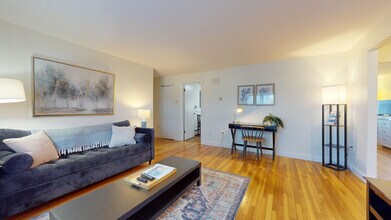 99 Chestnut St, Unit 5 in Brookline, MA - Building Photo - Building Photo