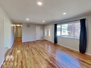 3450 Pierremont Rd in Reno, NV - Building Photo - Building Photo