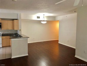 2548 Centergate Dr in Miramar, FL - Building Photo - Building Photo