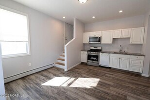 14 Highland Blvd in Keansburg, NJ - Building Photo