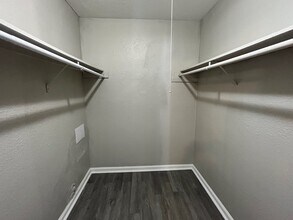 4831 Sycamore Ave in Pasadena, TX - Foto de edificio - Building Photo