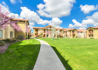 Village at Henderson in Porterville, CA - Foto de edificio - Building Photo