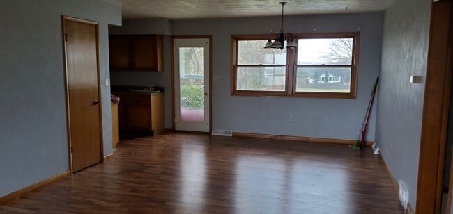 728 N 2853rd Rd in North Utica, IL - Building Photo - Building Photo