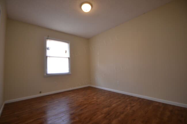 215 W South St in Bolivar, MO - Building Photo - Building Photo