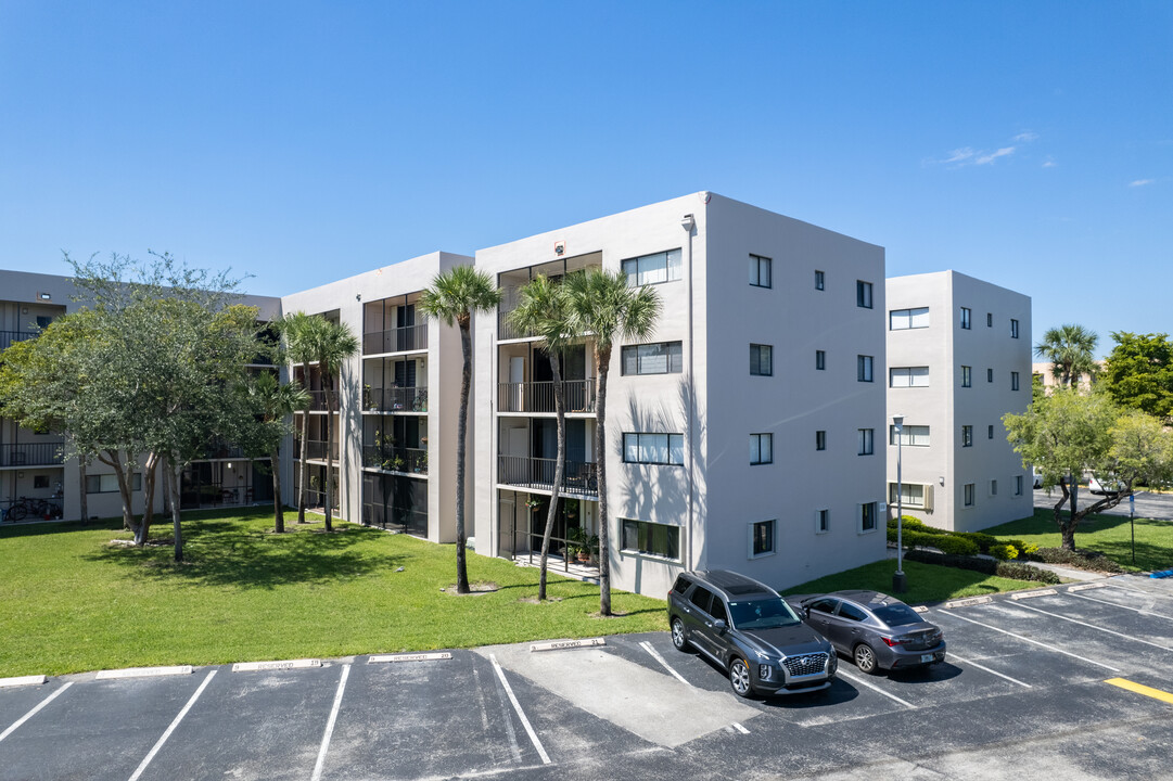 Horizons West in Miami, FL - Building Photo