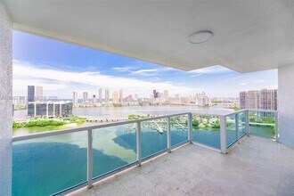 3201 NE 183rd St in Aventura, FL - Foto de edificio - Building Photo