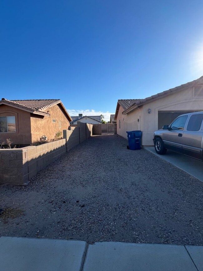 11135 E 26th Pl in Yuma, AZ - Foto de edificio - Building Photo