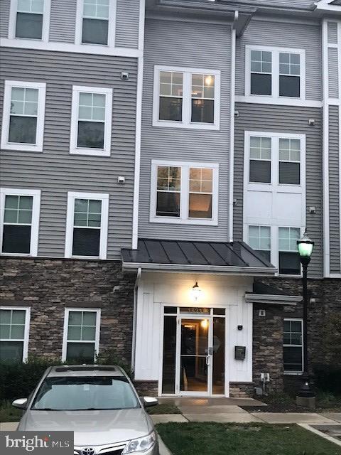 1321 Karen Blvd in Capitol Heights, MD - Foto de edificio