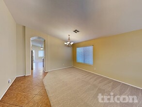 4012 S 56th Ave in Phoenix, AZ - Foto de edificio - Building Photo