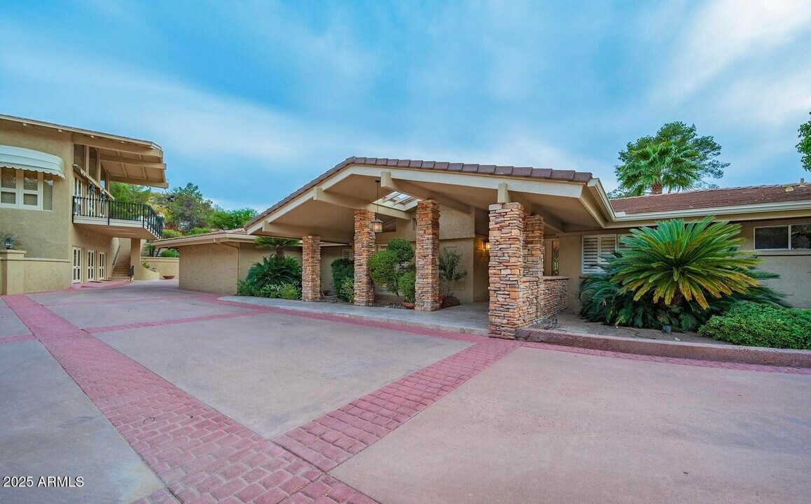 3500 E Lincoln Dr in Phoenix, AZ - Building Photo