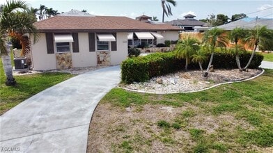 5330 Majestic Ct in Cape Coral, FL - Foto de edificio - Building Photo