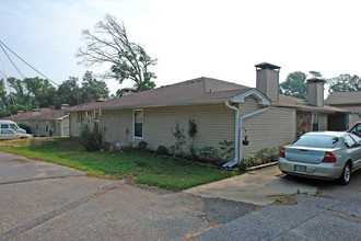 Benjamin Oaks Apartment in Pensacola, FL - Foto de edificio - Building Photo