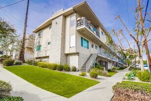 501 Marlborough Ave in Inglewood, CA - Building Photo