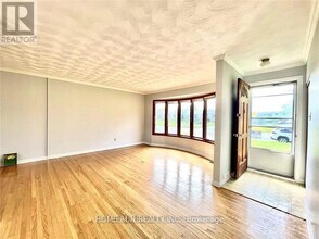 27 Oakview Ave in Ottawa, ON - Building Photo - Building Photo