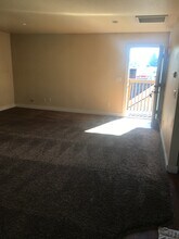 5714 NE Glisan St, Unit Upstair in Portland, OR - Foto de edificio - Building Photo
