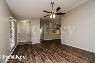 836 Sylvia Dr, Unit 1207 in Deltona, FL - Foto de edificio - Building Photo