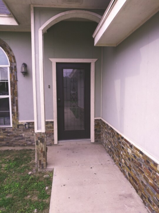2502 Tahoe St in Weslaco, TX - Foto de edificio