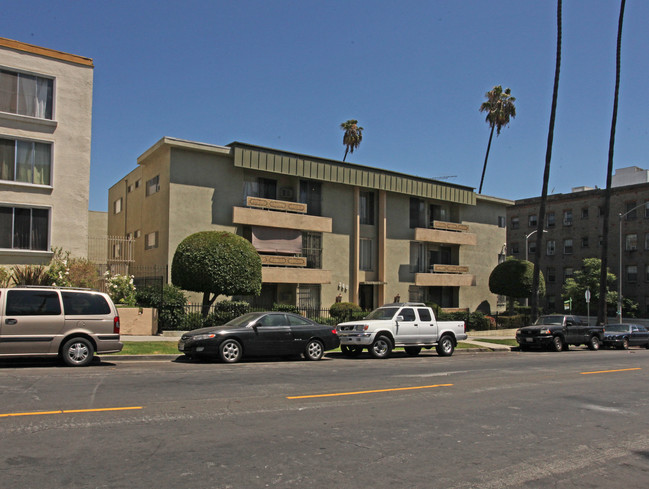 360 S Kenmore Ave in Los Angeles, CA - Building Photo - Building Photo