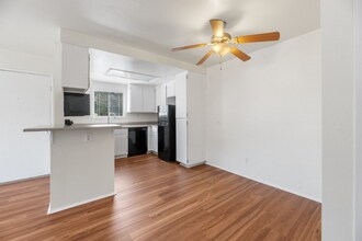 215 Woodland Pkwy in San Marcos, CA - Building Photo - Building Photo