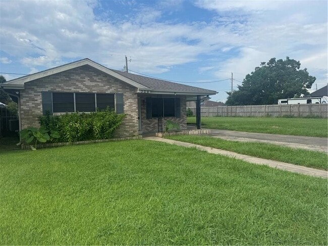 324 Chinchilla Dr, Unit T-610 in Arabi, LA - Building Photo - Building Photo