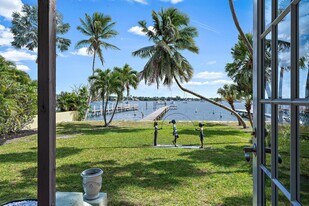 122 S Lake Dr in Lantana, FL - Building Photo