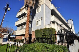 5340 Whitsett Ave, Unit 01 in Los Angeles, CA - Building Photo