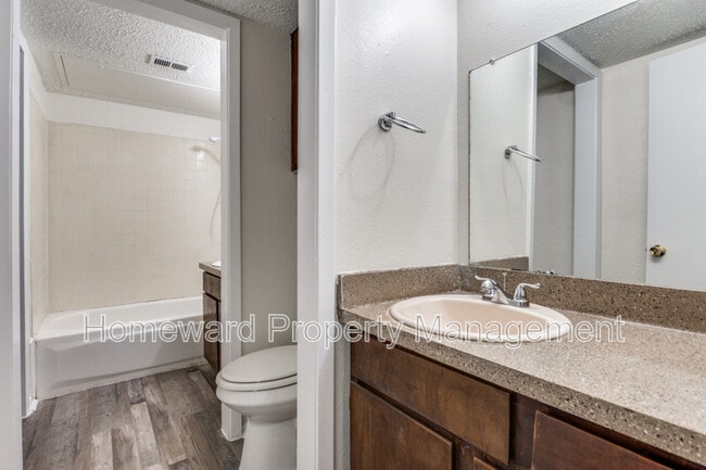 3930 Portland St in Irving, TX - Building Photo - Building Photo