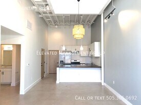 605 Mountain Rd NW in Albuquerque, NM - Building Photo