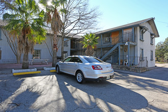 Wheless Manor Apartments in Austin, TX - Building Photo - Building Photo