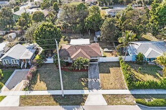 820 SE 4th Ave in Delray Beach, FL - Building Photo - Building Photo