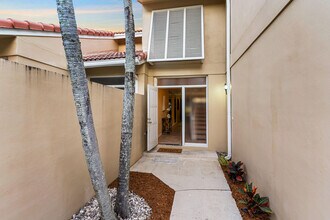 229 Old Meadow Way in Palm Beach Gardens, FL - Building Photo - Building Photo