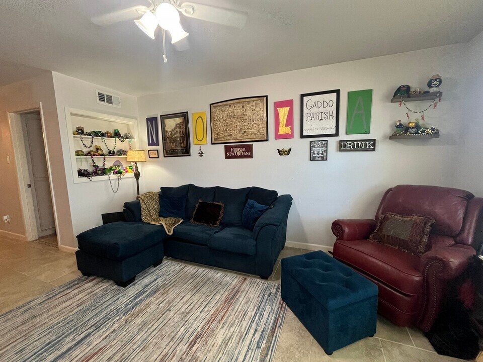 7221 Beechnut St in Houston, TX - Building Photo