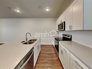11037 S Stream Rock Rd in South Jordan, UT - Building Photo - Building Photo