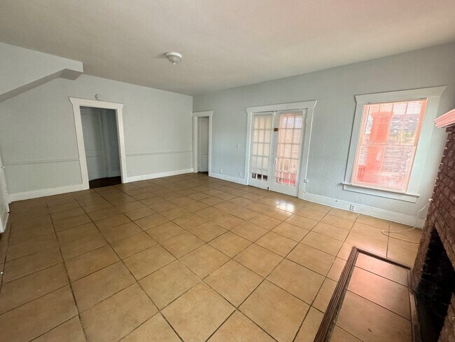 105 N 17th St W-Unit -1 in Bradenton, FL - Building Photo - Building Photo
