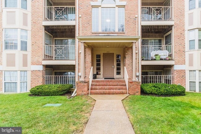 property at 201 Windmille Pointe Ct