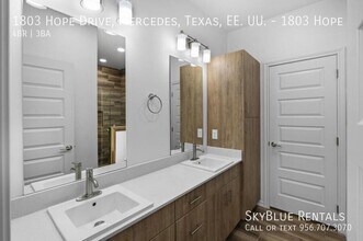1803 Hope Dr in Mercedes, TX - Building Photo - Building Photo