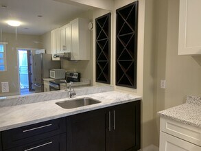 6841 Burns St in Burnaby, BC - Building Photo - Building Photo