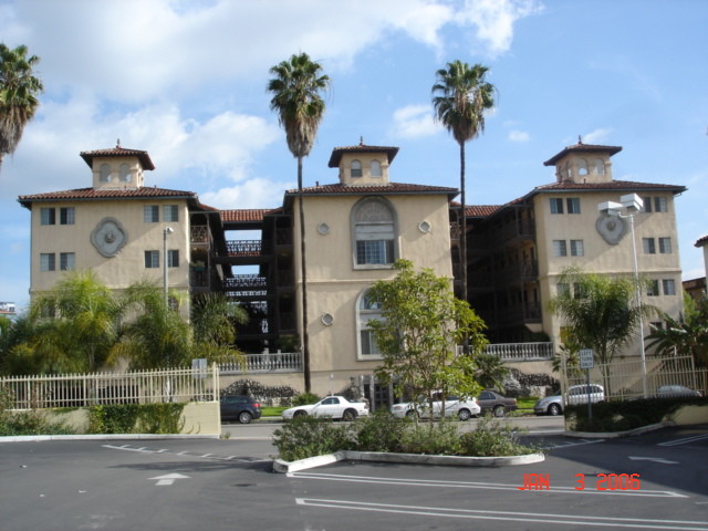 1460 Mansfield N Ave, Unit 102 in Los Angeles, CA - Building Photo