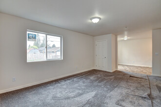 263 20th ave in Longview, WA - Building Photo - Interior Photo