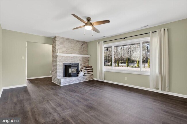 10160 Dahlgren Rd in King George, VA - Building Photo - Building Photo