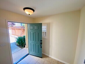 102 Hamlin Loop in Walnut Creek, CA - Building Photo - Building Photo
