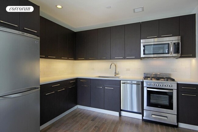 321 W 110th St in New York, NY - Building Photo - Building Photo