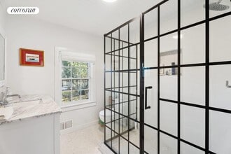 54 Howard St in Sag Harbor, NY - Building Photo - Building Photo