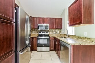 1206 Sheeler Hills Dr in Apopka, FL - Foto de edificio - Building Photo